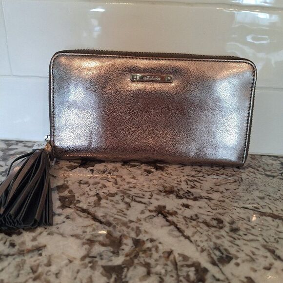 Stella & Dot Gray silver  Zip Wallet - Picture 1 of 10